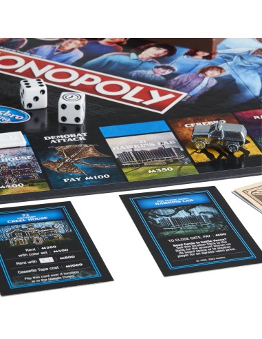 Monopoly - Stranger Things, gioco da tavolo per adulti e adolescenti dai 14 anni in su, da 2 a 6 giocatori, ispirato alla