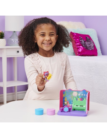Gabby's Dollhouse , Groovy Music Room con personaggio Daniel James Catnip, 2 accessori, 2 mobili e 2 scatole con sorpresa,