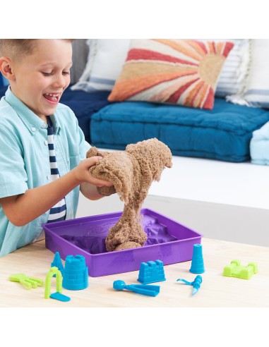 Kinetic Sand , Playset Regno di Sabbia, 1,13 kg di Sabbia Effetto Spiaggia, Formine e Accessori, Giochi Creativi per Bambini e