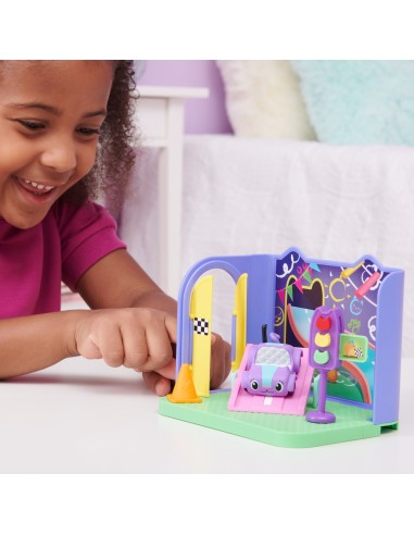 Gabby's Dollhouse , Stanza dei giochi Carlita Purr-ific con la macchinina giocattolo Carlita, accessori, mobili e scatola con