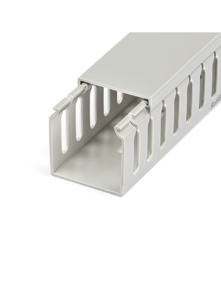 StarTech.com Canalina di cablaggio cavi scanalata con coperchio, 50mm P x 50mm H - 2m L - 8mm, canalina passacavi in PVC per