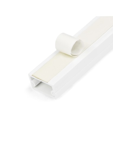 StarTech.com Solida canalina per la gestione dei cavi con nastro adesivo e coperchio da 1m, 19x11mm - Canaletta in PVC per cavi