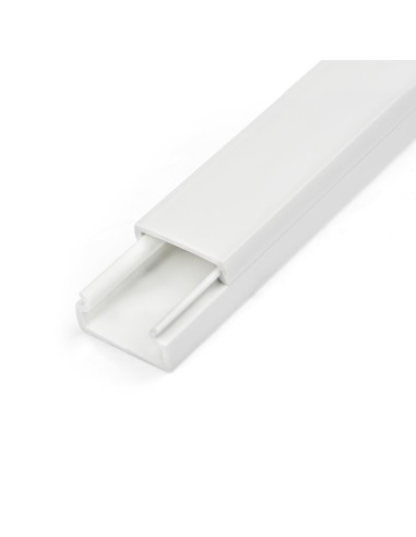 StarTech.com Solida canalina per la gestione dei cavi con nastro adesivo e coperchio da 1m, 19x11mm - Canaletta in PVC per cavi