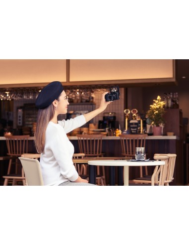 Sony α Alpha 6400 con obiettivo 16-50mm, mirrorless APS-C con Real-Time Eye AF