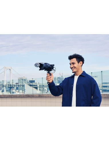 Sony α Alpha 6400 con obiettivo 16-50mm, mirrorless APS-C con Real-Time Eye AF