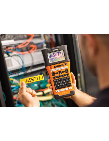 Brother PT-E550WNIVP stampante per etichette (CD) Trasferimento termico 30 mm s Wireless HSE TZe Wi-Fi QWERTY