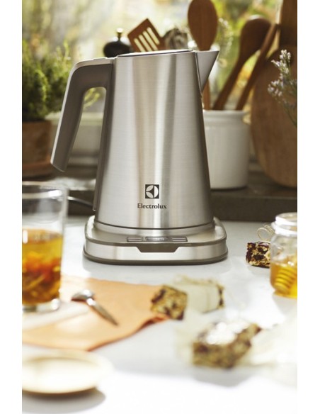Electrolux EEWA7800 bollitore elettrico 1,7 L 2400 W Acciaio inox