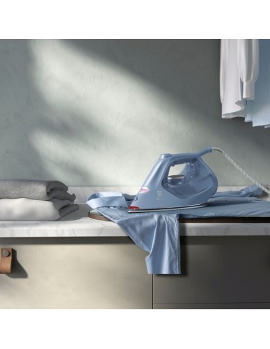 Electrolux E7SI1-8DB Ferro da stiro a secco e a vapore 2400 W Blu