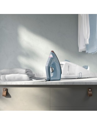 Electrolux E6ST1-6DB 2000 W 1,2 L Piastra RESILIUM Blu, Bianco