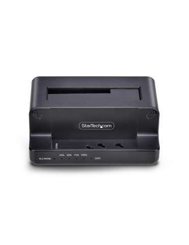 StarTech.com Duplicatore di Unità da M.2 NVMe a 2.5 3.5 SATA, Clonatore Autonomo Bidirezionale a Doppio Slot SSD da NVMe a SATA