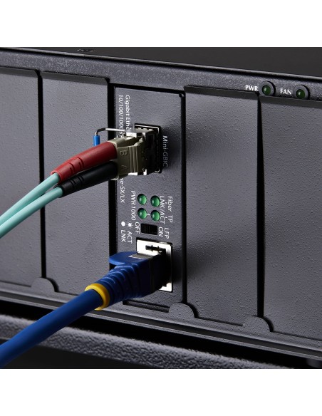 StarTech.com Media Converter Fibra LC Monomodale (SM) per reti Gigabit 10 100 1000, Standalone, RJ45 a fibra LC, 20 km, TAA