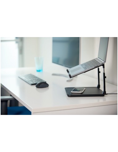 Kensington Base per laptop regolabile SmartFit® con piano di ricarica wireless per smartphone