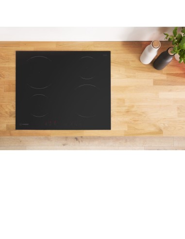 Indesit VIA 640 0 C piano cottura Nero Da incasso Piano cottura a induzione 4 Fornello(i)