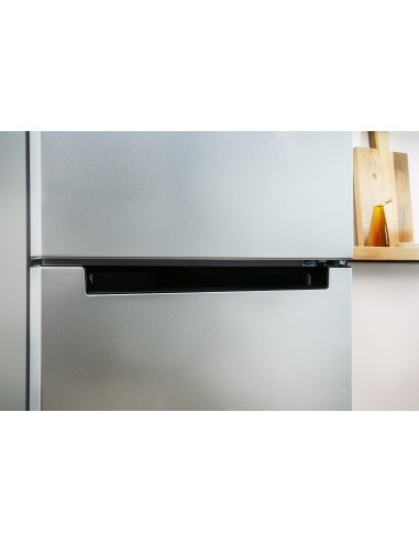 Indesit LI80 FF2 S B frigorifero con congelatore Libera installazione 298 L Argento