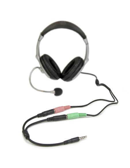 StarTech.com Cavo Sdoppiatore per Cuffie 3.5mm - Adattatore per Auricolare da 3.5mm Maschio a 2 Femmine