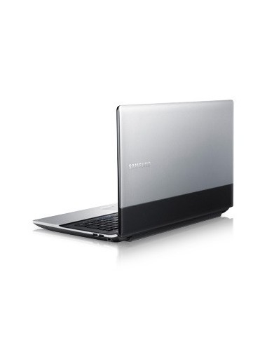 Samsung 3 NP300E7A Computer portatile 43,9 cm (17.3") HD+ Intel® Core™ i3 4 GB DDR3-SDRAM 500 GB HDD NVIDIA® GeForce® GT 520MX
