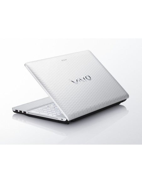 Sony VAIO VPCEH3K1E notebook Computer portatile 39,4 cm (15.5") Intel® Core™ i3 4 GB DDR3-SDRAM 640 GB HDD NVIDIA® GeForce® GT