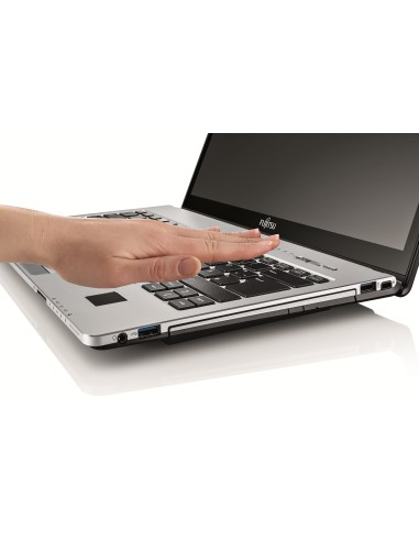 Fujitsu LIFEBOOK S935 Computer portatile 33,8 cm (13.3") Full HD Intel® Core™ i5 8 GB DDR3L-SDRAM 500 GB Hard Disk Ibrido