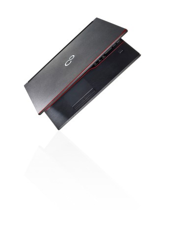 Fujitsu LIFEBOOK E554 Computer portatile 39,6 cm (15.6") Intel® Core™ i5 4 GB DDR3L-SDRAM 500 GB HDD Windows 7 Professional Nero