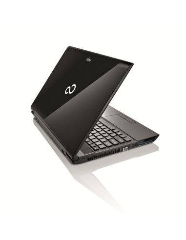 Fujitsu LIFEBOOK AH532 Computer portatile 39,6 cm (15.6") HD Intel® Core™ i5 4 GB DDR3-SDRAM 750 GB HDD NVIDIA® GeForce® GT