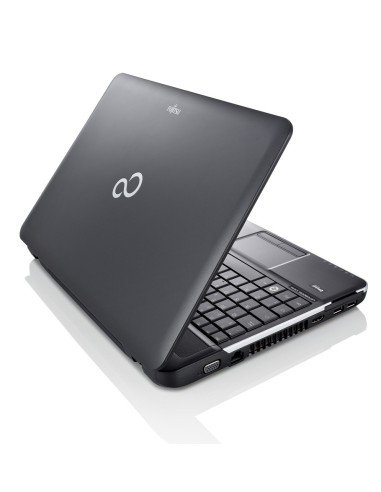 Fujitsu LIFEBOOK A512 Computer portatile 39,6 cm (15.6") HD Intel® Core™ i3 4 GB DDR3-SDRAM 500 GB HDD Windows 7 Professional