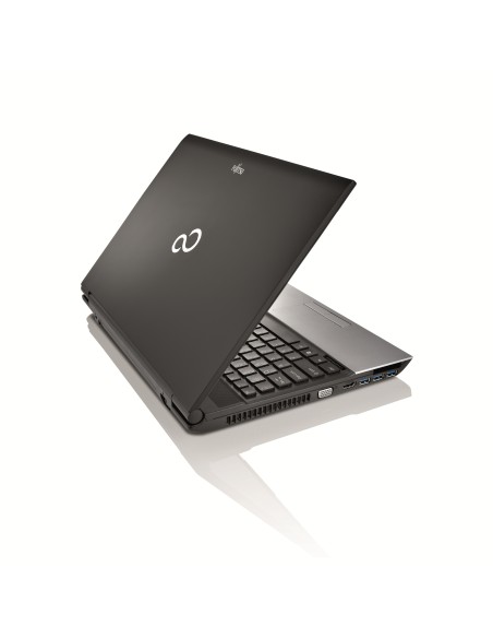 Fujitsu LIFEBOOK A532 39,6 cm (15.6") HD Intel® Core™ i7 8 GB DDR3-SDRAM 500 GB HDD Windows 8 Pro Nero, Argento