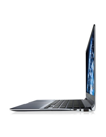 Samsung 9 NP900X3E Computer portatile 33,8 cm (13.3") Full HD Intel® Core™ i5 4 GB DDR3-SDRAM 256 GB SSD Windows 8 Pro Nero