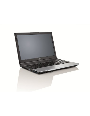 Fujitsu LIFEBOOK A532 Computer portatile 39,6 cm (15.6") HD Intel® Core™ i5 4 GB DDR3-SDRAM 500 GB HDD Windows 8 Pro Nero,