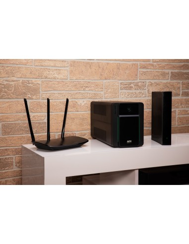 APC Easy UPS A linea interattiva 1,2 kVA 650 W 6 presa(e) AC