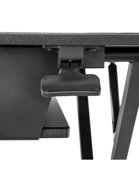 StarTech.com Standing desk per due monitor con vassoio per tastiera - Convertitore per scrivania regolabile in altezza - Ampia
