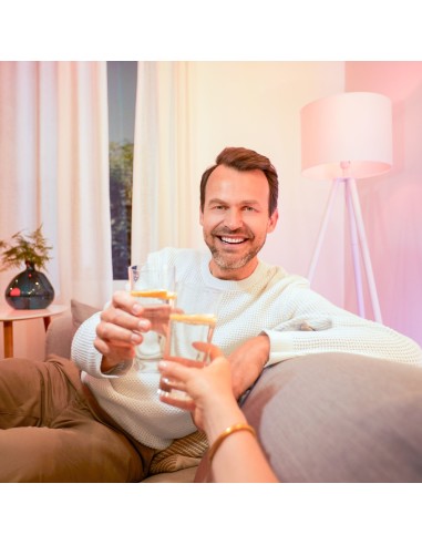 WiZ Lampadina Smart Dimmerabile Luce Bianca o Colorata Attacco E14 40W Candela