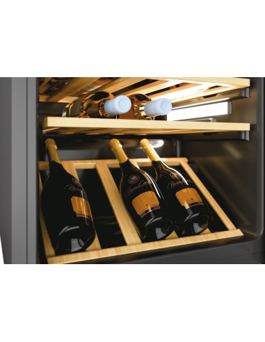 Candy DiVino CWC 200 EELW N Libera installazione Nero 81 bottiglia bottiglie