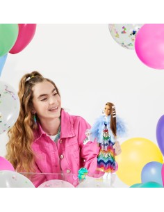 Barbie Extra ​ - Bambola mora con capelli lunghi e articolazioni flessibili, con giacca blu e cucciolo di coccodrillo per 2