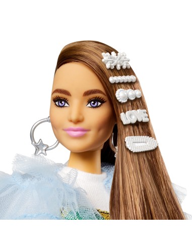 Barbie Extra ​ - Bambola mora con capelli lunghi e articolazioni flessibili, con giacca blu e cucciolo di coccodrillo per
