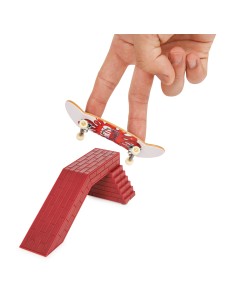 Tech Deck MINI SKATE FINGERSKATE VERUSUS SERIES Confezione da 2 mini skate assortiti e un ostacolo, per bambini dai 4 anni in su 2