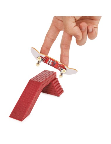 Tech Deck MINI SKATE FINGERSKATE VERUSUS SERIES Confezione da 2 mini skate assortiti e un ostacolo, per bambini dai 4 anni in su