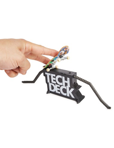 Tech Deck MINI SKATE FINGERSKATE VERUSUS SERIES Confezione da 2 mini skate assortiti e un ostacolo, per bambini dai 4 anni in su