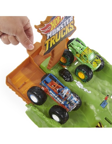 Hot Wheels Monster Trucks Torneo dei Titani Playset con Monster Truck Bigfoot e Gunkster per sfide testa a testa giocattolo per