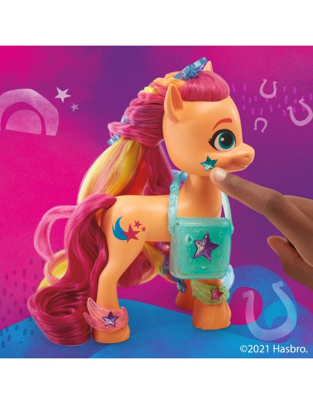 My Little Pony Una Nuova Genarazione, Sunny Capelli Arcobaleno, pony arancione da 15 cm con treccia arcobaleno e 17 accessori